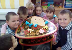Конспект занятия по конструированию из бумаги Тема: «Дружные мышки».